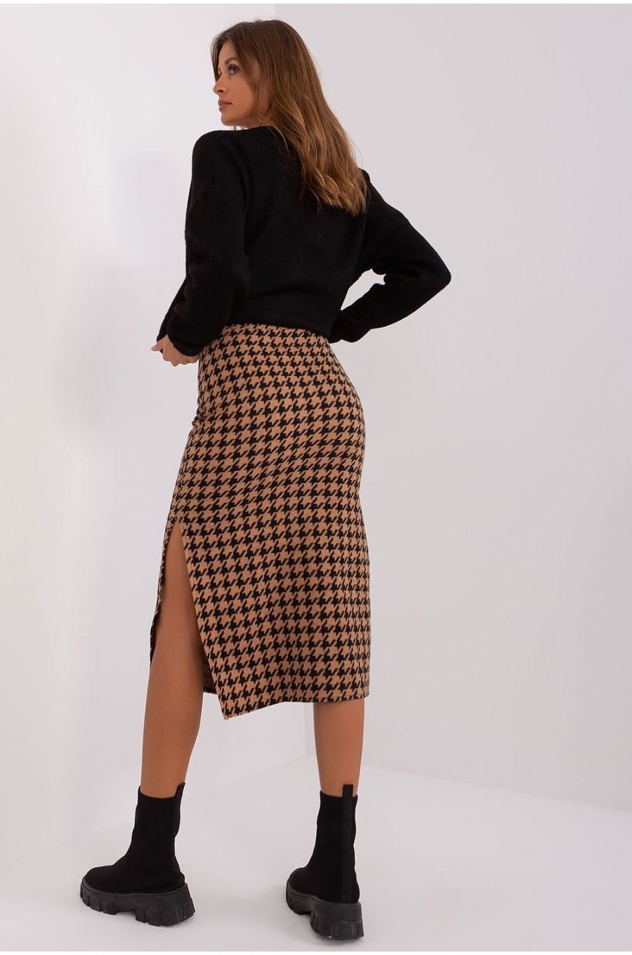 Fusta tip creion, din bumbac, midi, maro cu print negru, crapata pe picior, Aidra 4 - jojofashion.ro