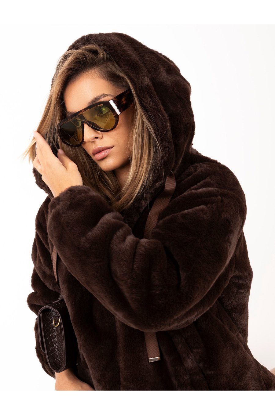Geaca dama blana eco teddybear maro scurta cu gluga si buzunare Rosary 3 - jojofashion.ro