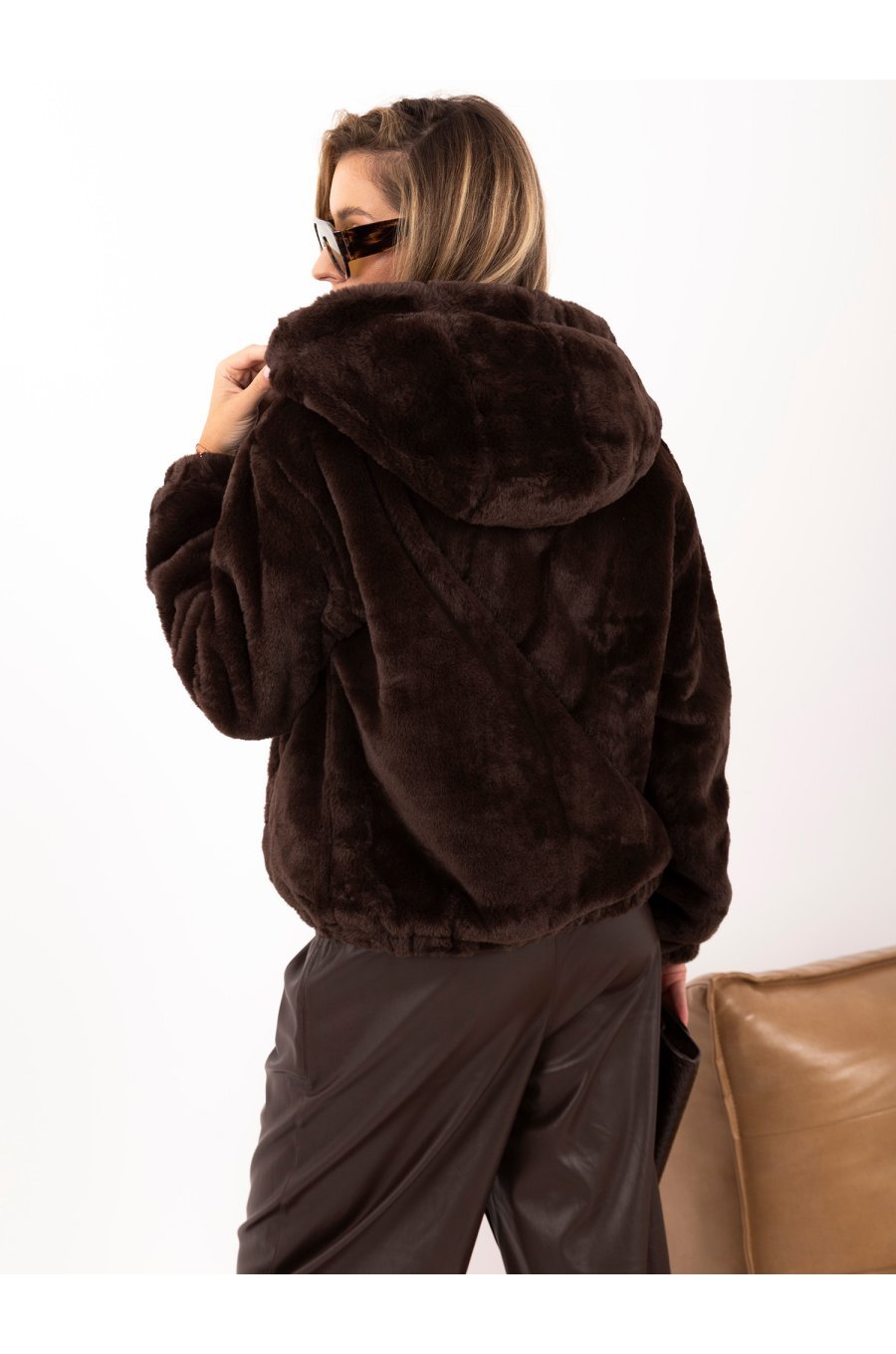 Geaca dama blana eco teddybear maro scurta cu gluga si buzunare Rosary 2 - jojofashion.ro