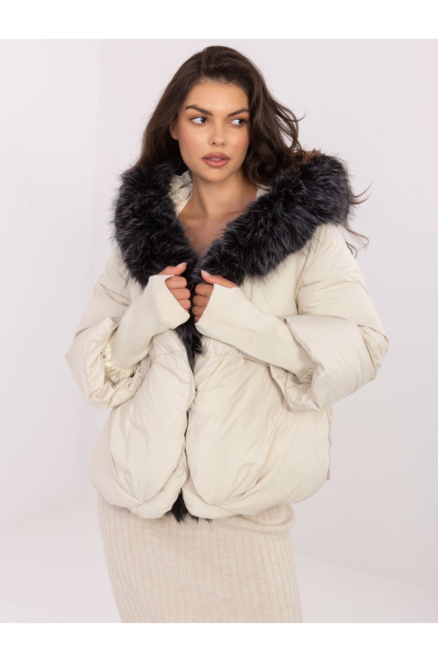 Geaca dama iarna bej cu gluga si blana eco Solenne 1 - jojofashion.ro