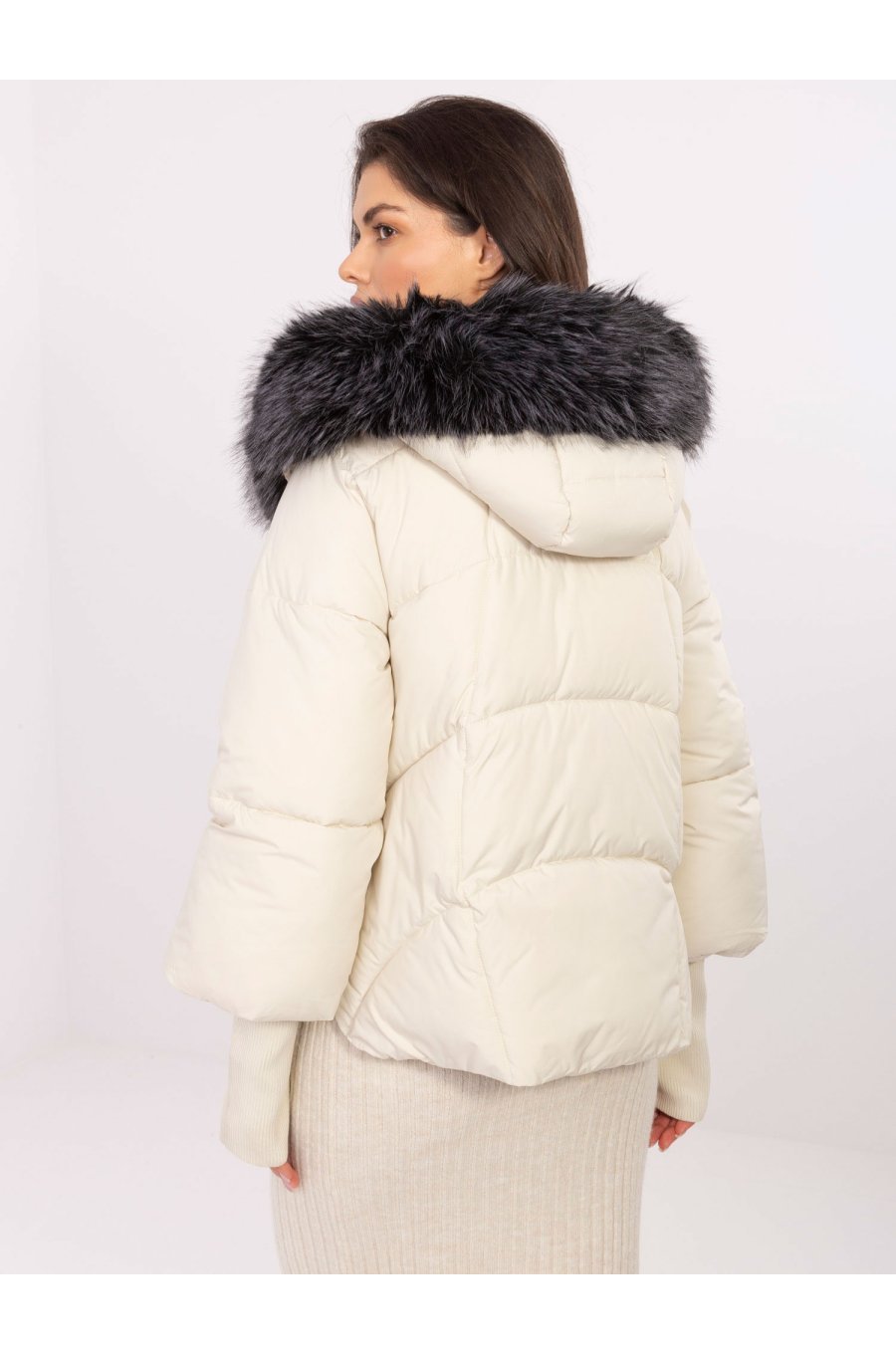 Geaca dama iarna bej cu gluga si blana eco Solenne 2 - jojofashion.ro