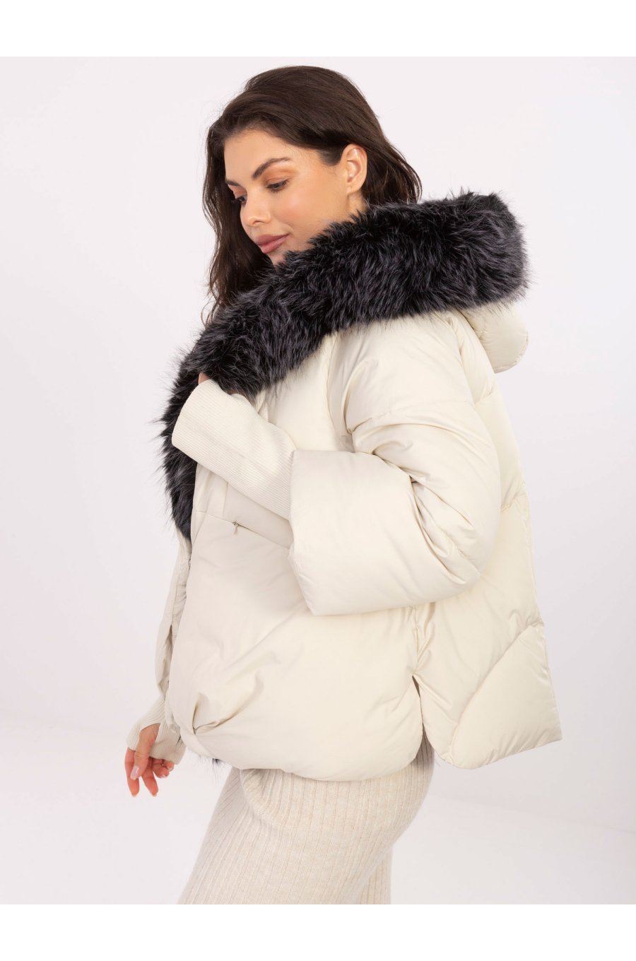 Geaca dama iarna bej cu gluga si blana eco Solenne 3 - jojofashion.ro