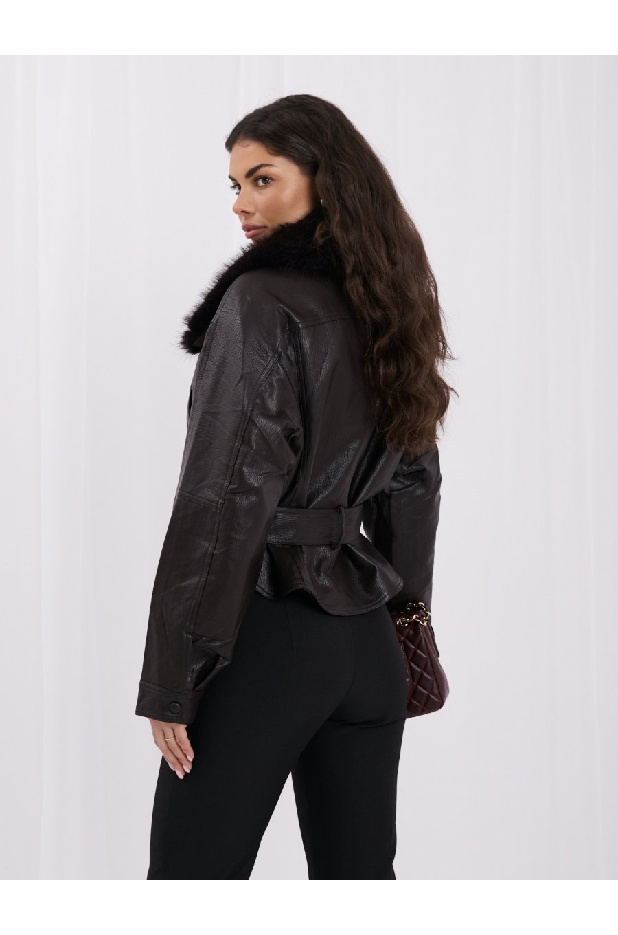 Geaca dama piele eco scurta maro cu guler din blana si centura Yuki 2 - jojofashion.ro