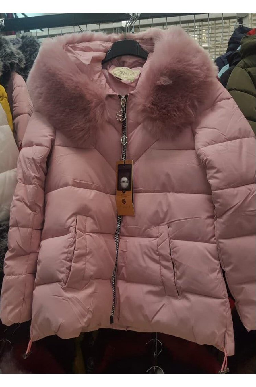 Geaca de dama roz pal cu gluga si blanita Idana Geaca de dama roz pal cu gluga si blanita Idana 1 - jojofashion.ro