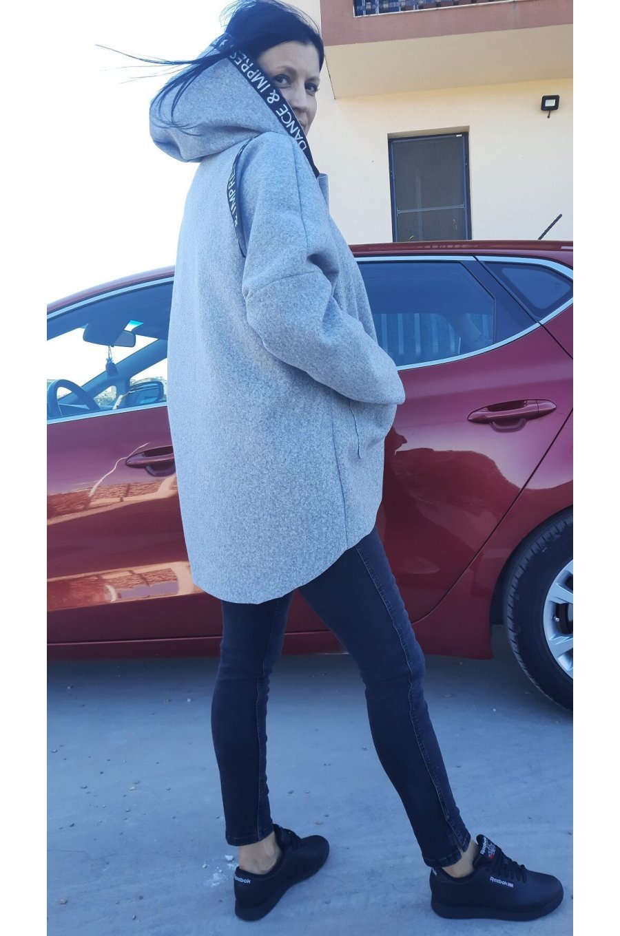Jacheta dama scurta gri cu gluga oversize Louise Jacheta dama scurta gri cu gluga oversize Louise 2 - jojofashion.ro