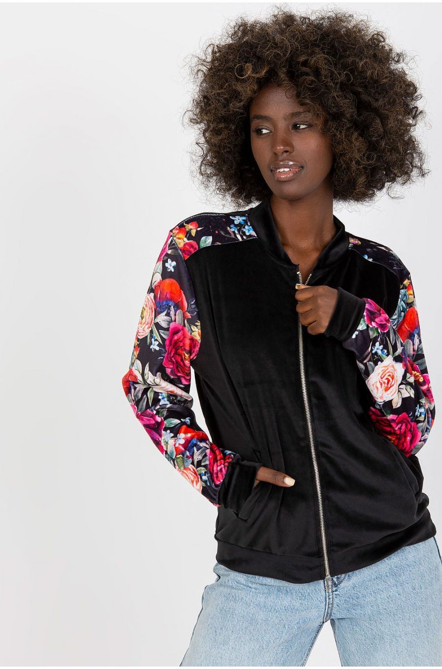 Geaca dama catifea neagra cu print floral Renya Geaca dama catifea neagra cu print floral Renya 1 - jojofashion.ro