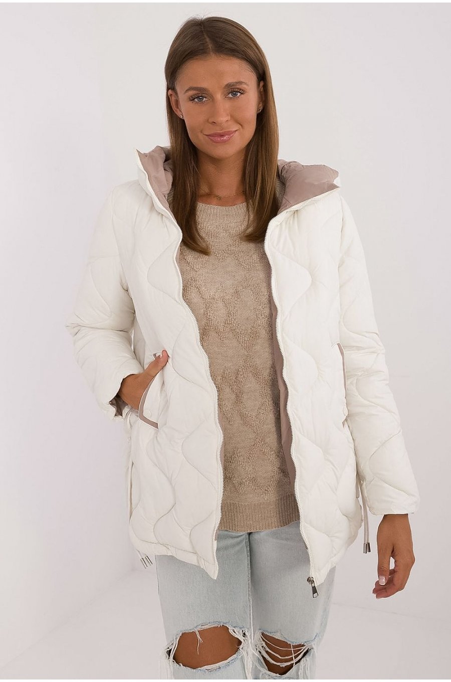 Geaca dama de iarna, matlasata, alba, cu gluga, Masha1 Geaca dama de iarna, matlasata, alba, cu gluga, Masha1 1 - jojofashion.ro