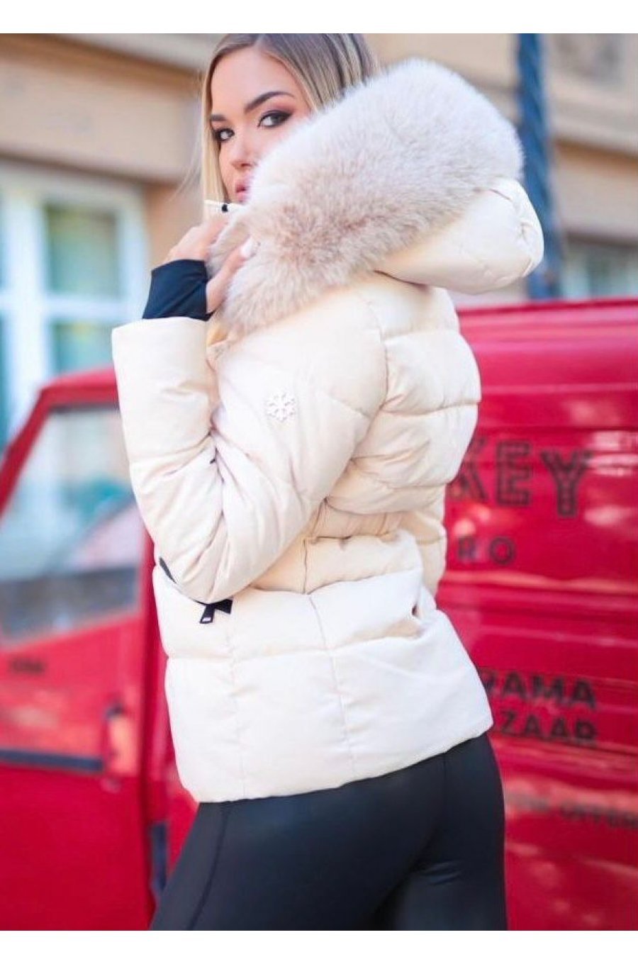 Geaca dama de iarna scurta, crem, matlasata, cambrata, cu gluga si blanita, Pinky 2 - jojofashion.ro