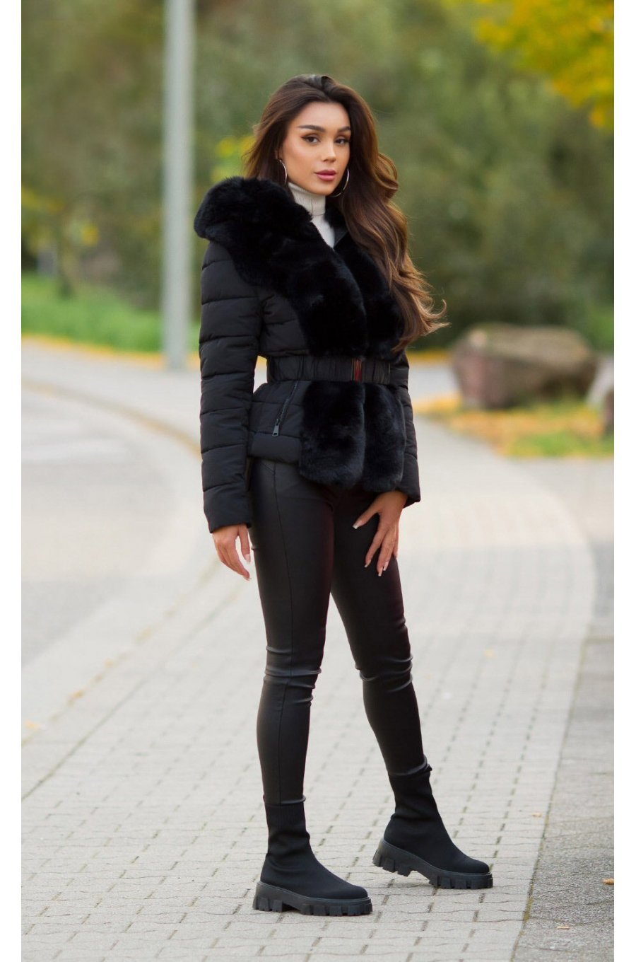 Geaca de iarna scurta, cu blana eco neagra si gluga, Irenka Geaca de iarna scurta, cu blana eco neagra si gluga, Irenka 4 - jojofashion.ro
