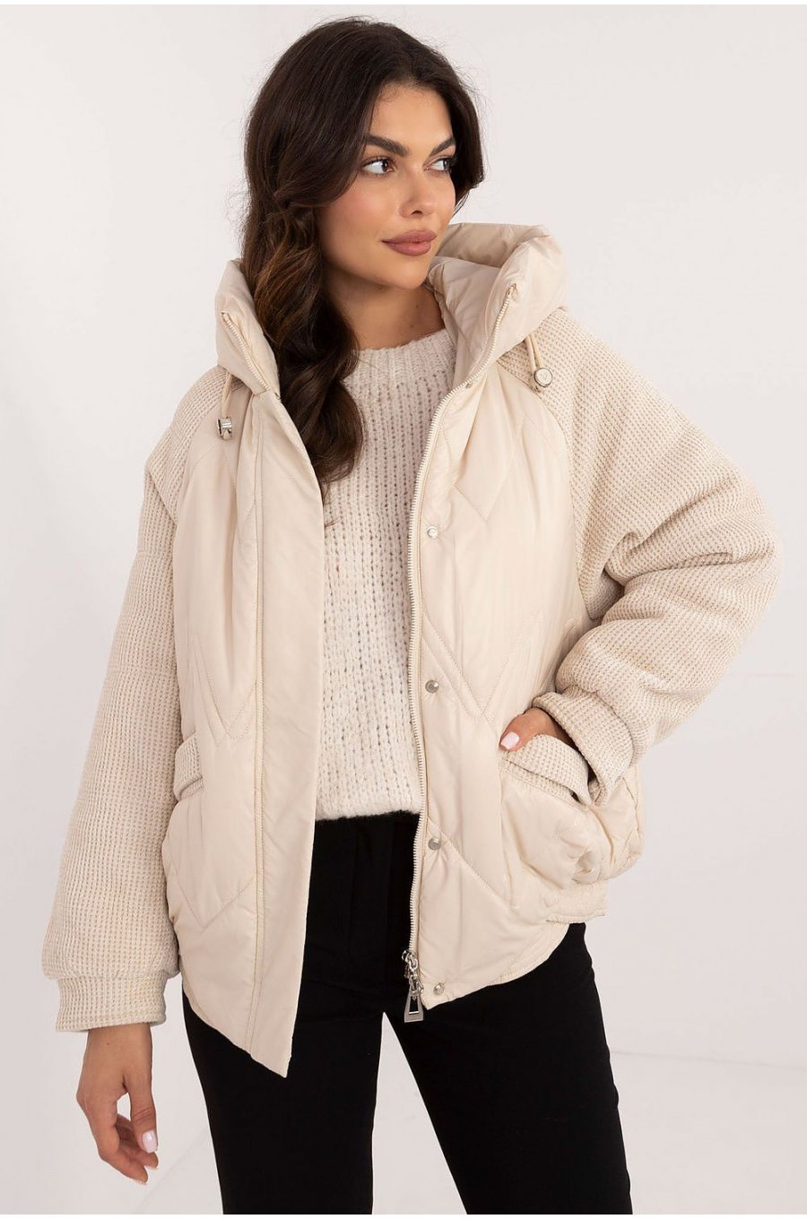 Geaca dama de iarna scurta, cu maneci din catifea, bej, matlasata, Franky 1 - jojofashion.ro