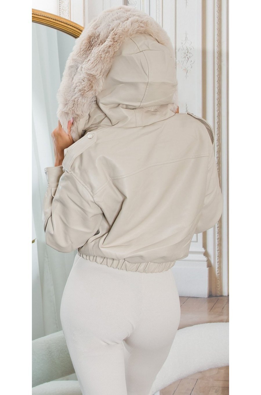 Geaca dama de iarna scurta, din piele eco bej, cu gluga si blana, Almena Geaca dama de iarna scurta, din piele eco bej, cu gluga si blana, Almena 2 - jojofashion.ro