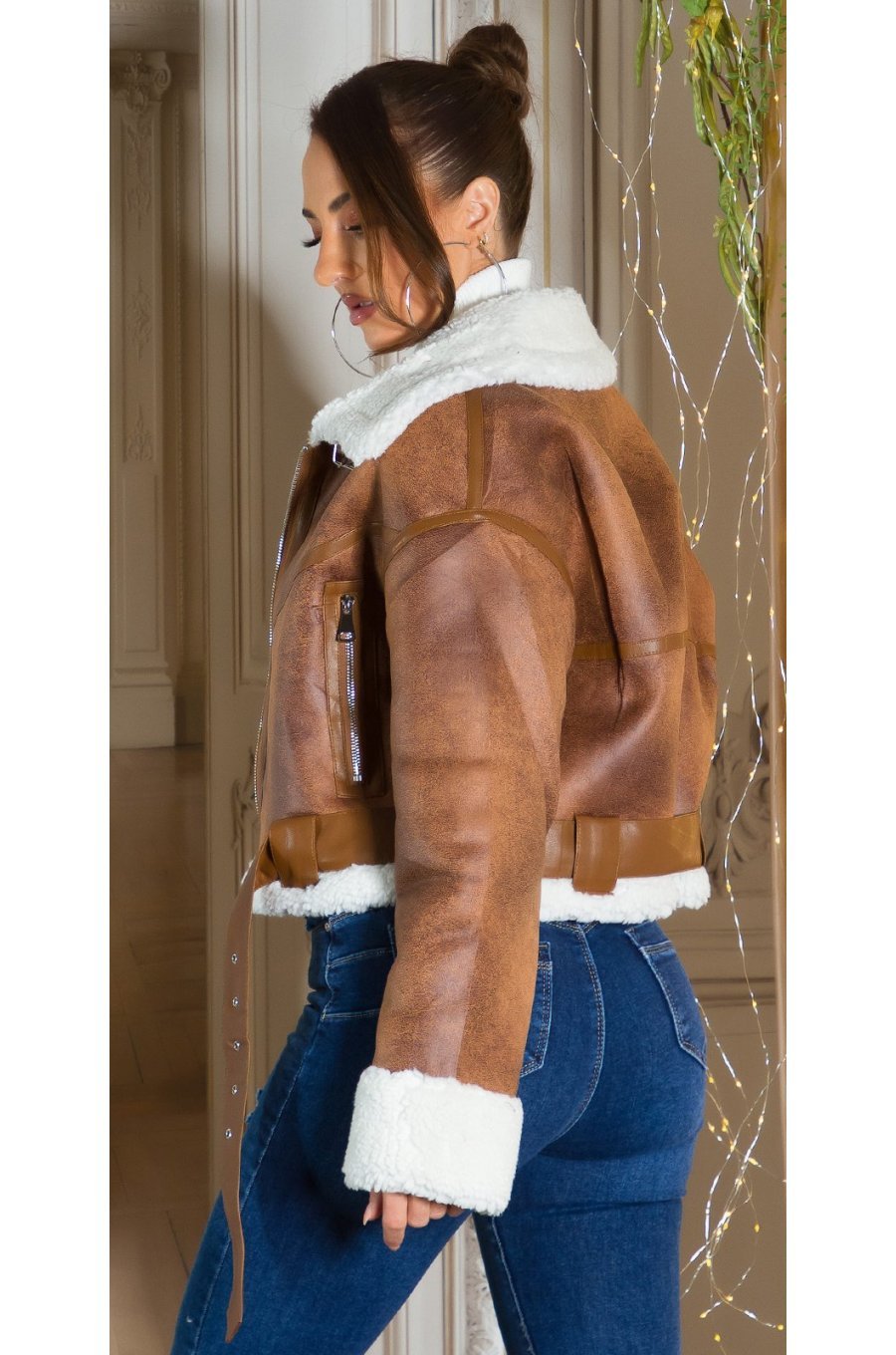 Geaca dama de iarna scurta, imitatie piele de caprioara, maro, cu blana alba, Kirstin 2 - jojofashion.ro