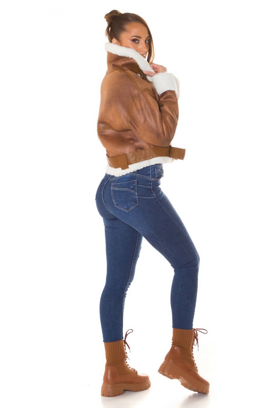 Geaca dama de iarna scurta, imitatie piele de caprioara, maro, cu blana alba, Kirstin 5 - jojofashion.ro