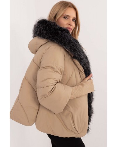 Geaca dama de iarna, scurta, matlasata, bej, cu gluga si blanita neagra, Aaralyn1 Geci dama, Geaca dama de iarna, scurta, matlasata, bej, cu gluga si blanita neagra, Aaralyn1 - jojofashion.ro