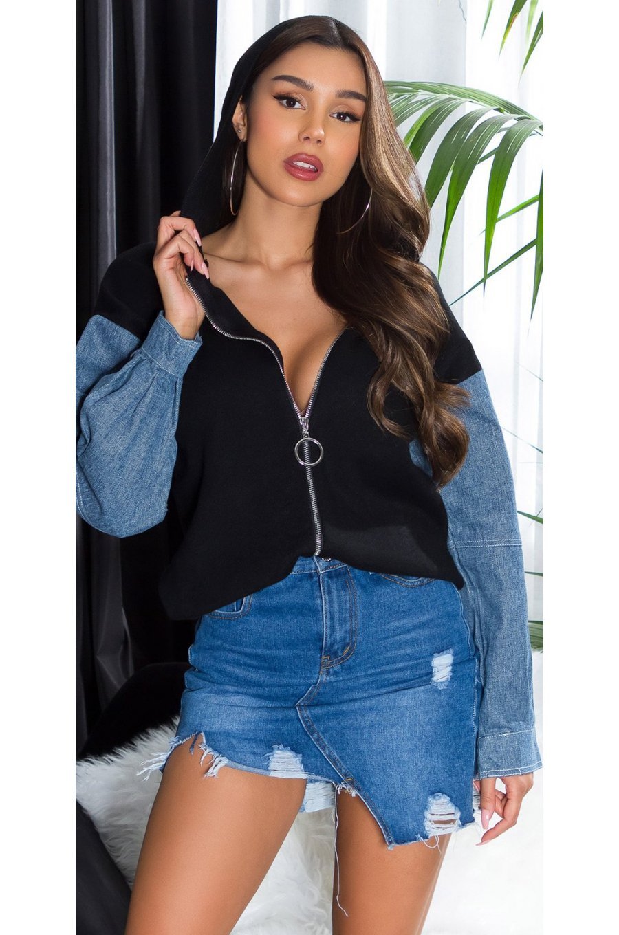 Geaca dama de primavara scurta, neagra, cu gluga si maneca din blugi, Iuliana 1 - jojofashion.ro