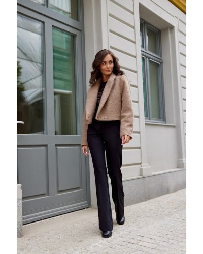 Geaca dama de toamna scurta, cappuccino, cu revere si nasturi mari, Renate Geci dama, Geaca dama de toamna scurta, cappuccino, cu revere si nasturi mari, Renate - jojofashion.ro