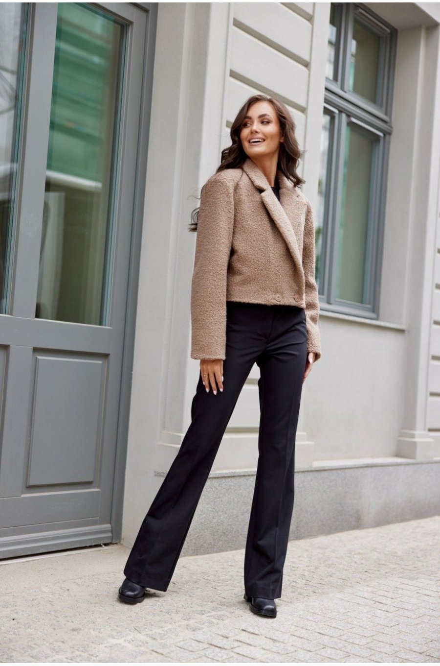 Geaca dama de toamna scurta, cappuccino, cu revere si nasturi mari, Renate 4 - jojofashion.ro