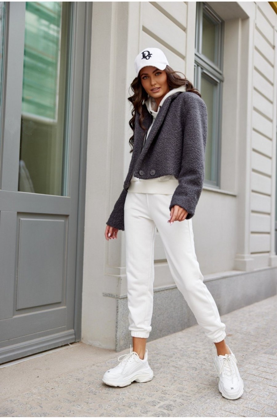 Geaca dama de toamna scurta, gri, cu revere si nasturi mari, Renate Geaca dama de toamna scurta, gri, cu revere si nasturi mari, Renate 3 - jojofashion.ro