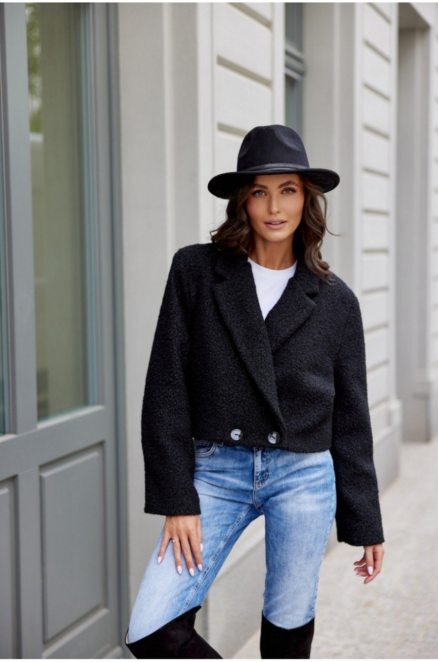 Geaca dama de toamna scurta, neagra, cu revere si nasturi mari, Renate 1 - jojofashion.ro