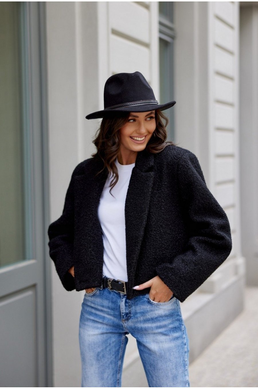 Geaca dama de toamna scurta, neagra, cu revere si nasturi mari, Renate 3 - jojofashion.ro