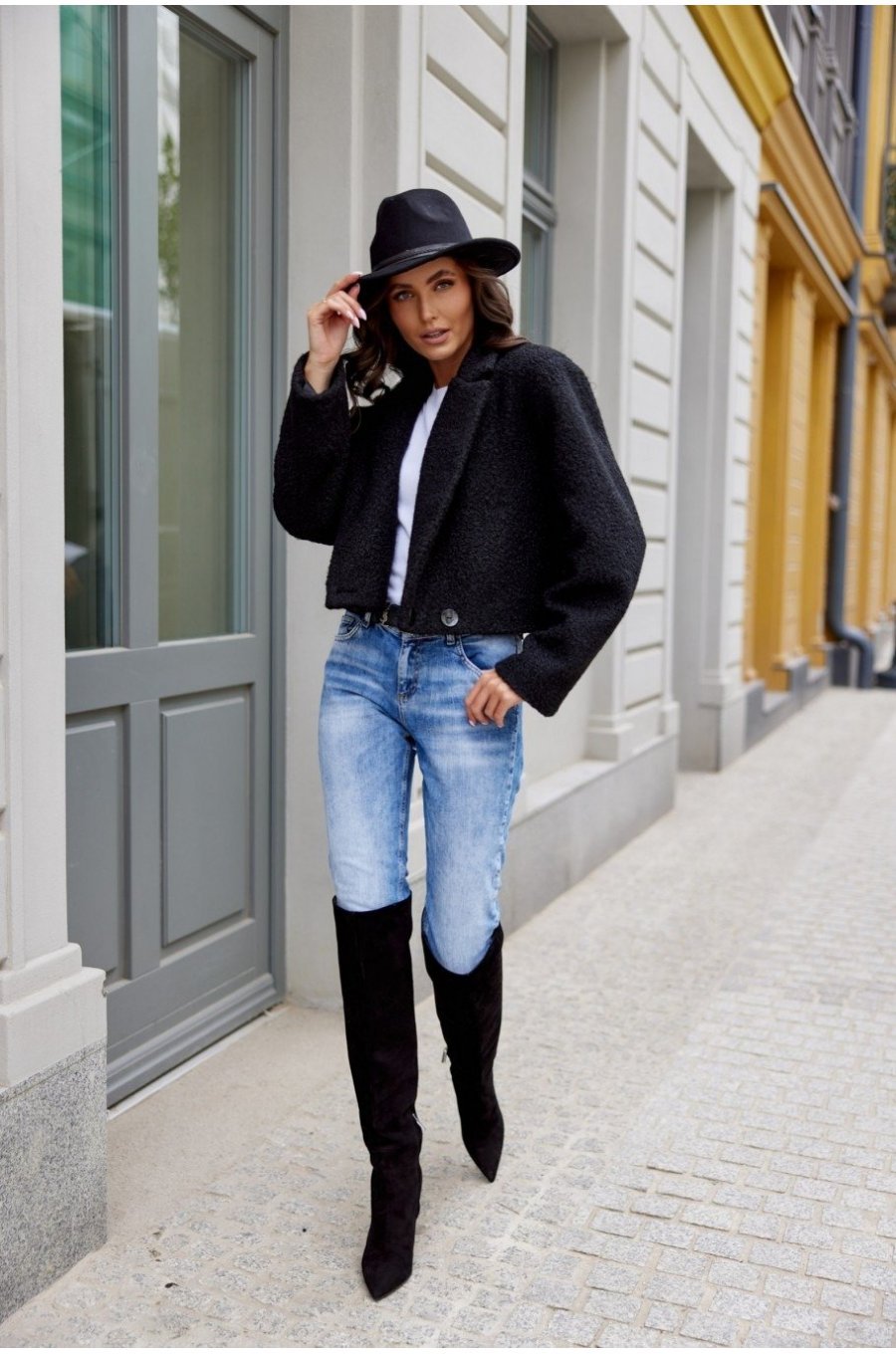 Geaca dama de toamna scurta, neagra, cu revere si nasturi mari, Renate 4 - jojofashion.ro