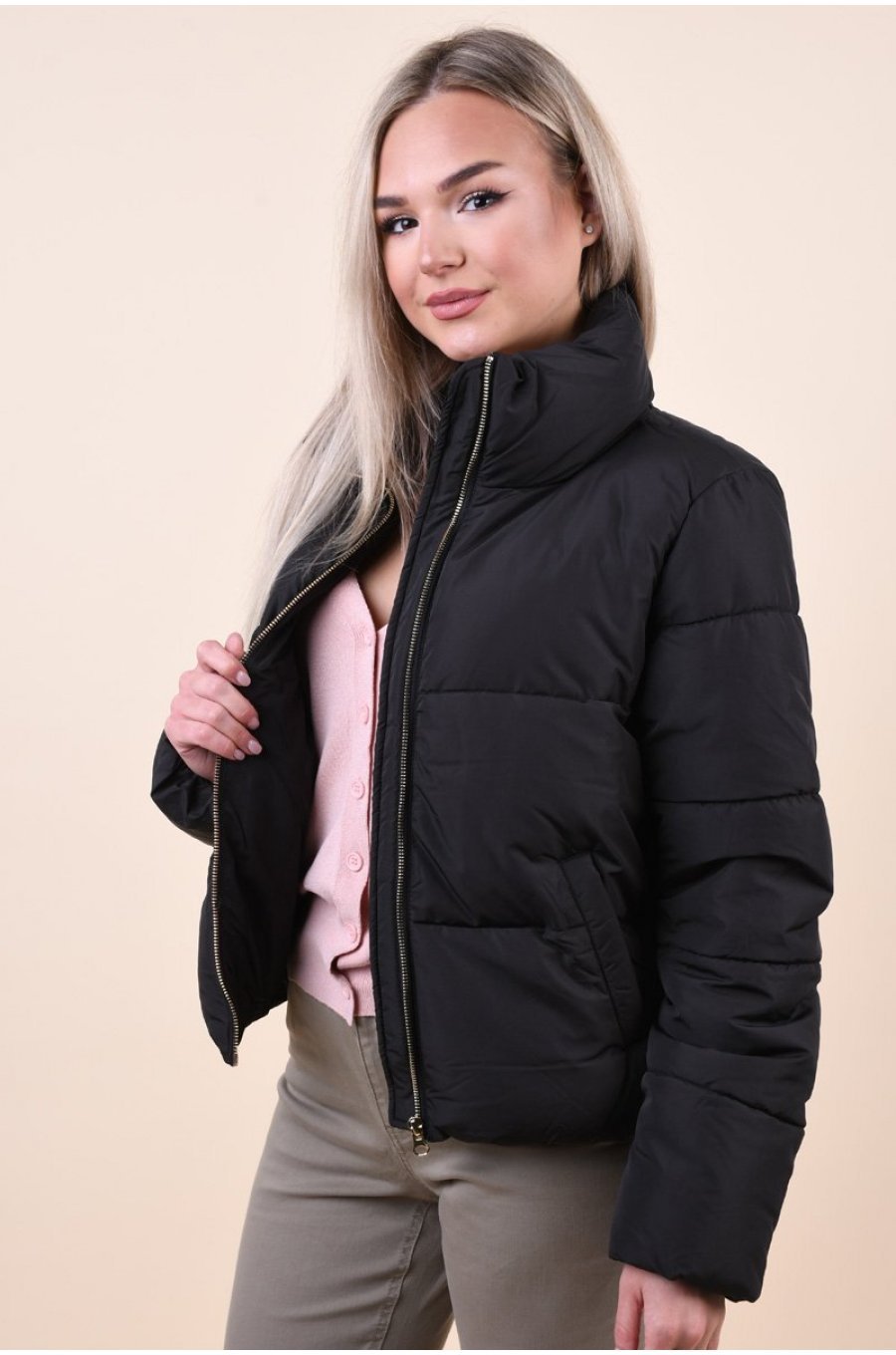 Geaca dama neagra scurta Sarkas Geaca dama neagra scurta Sarkas 4 - jojofashion.ro