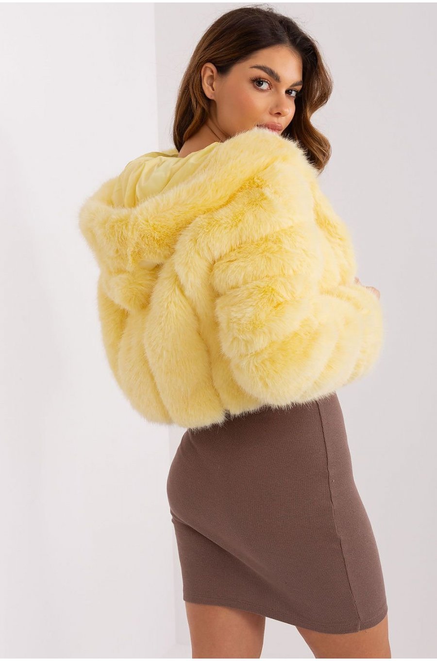Geaca dama scurta, din blana eco, galbena, cu gluga, Lubelle7 Geaca dama scurta, din blana eco, galbena, cu gluga, Lubelle7 3 - jojofashion.ro