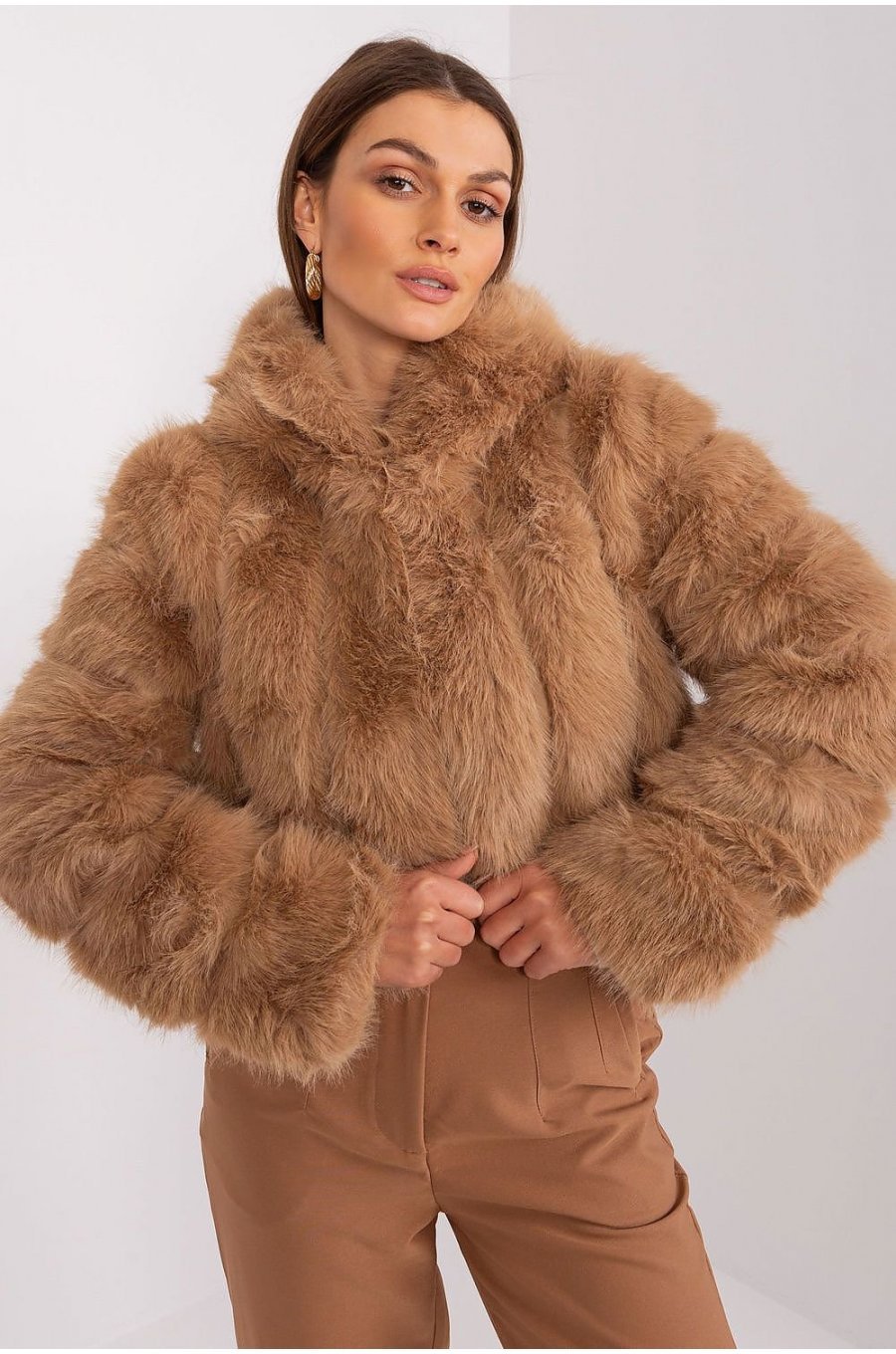 Geaca dama scurta, din blana eco, maro, cu gluga, Lubelle8 Geaca dama scurta, din blana eco, maro, cu gluga, Lubelle8 1 - jojofashion.ro