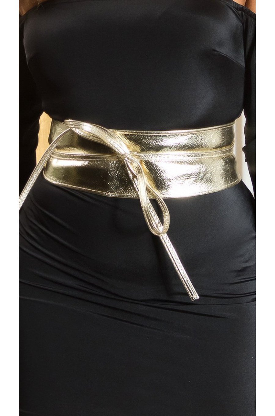 Curea dama, din imitatie piele, aurie, lata, cu snur, Kalissy Curea dama, din imitatie piele, aurie, lata, cu snur, Kalissy 1 - jojofashion.ro
