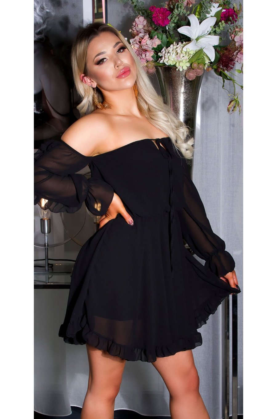 Rochie scurta neagra vaporoasa cu maneca lunga Lorens Rochie scurta neagra vaporoasa cu maneca lunga Lorens 1 - jojofashion.ro