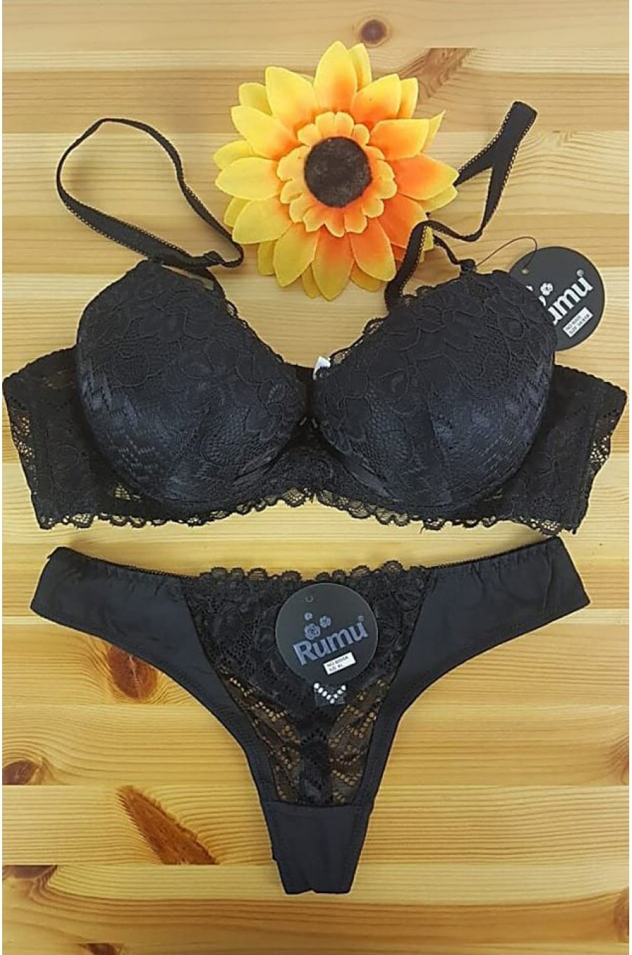 Set sutien si chilot din dantela neagra Floris 1 - jojofashion.ro