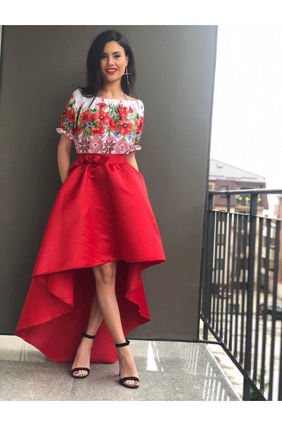Rochie traditionala asimetrica cu tafta rosie si trena Allana 1 - jojofashion.ro