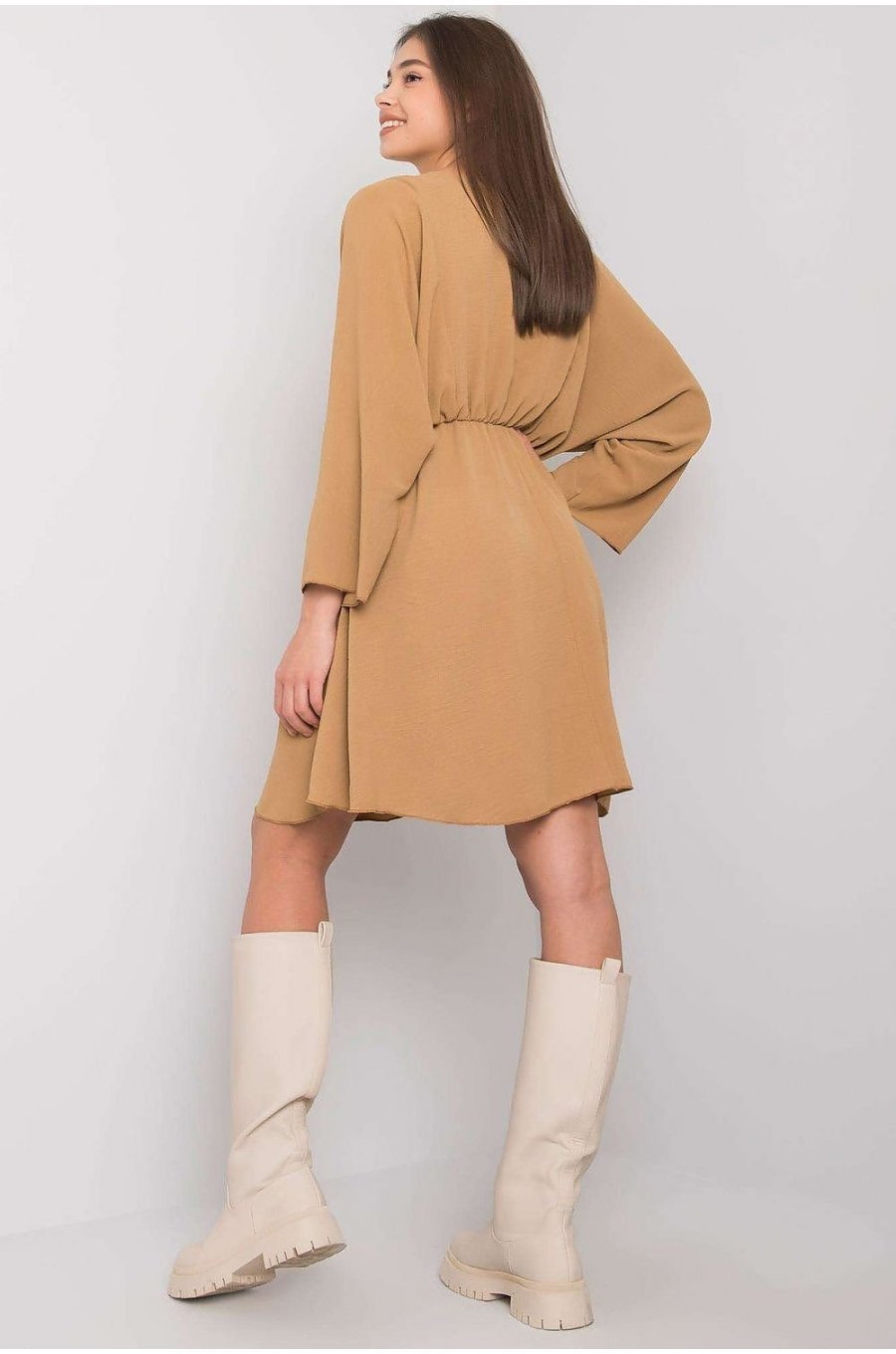 Rochie scurta bej cu maneca lunga Hannah1 3 - jojofashion.ro