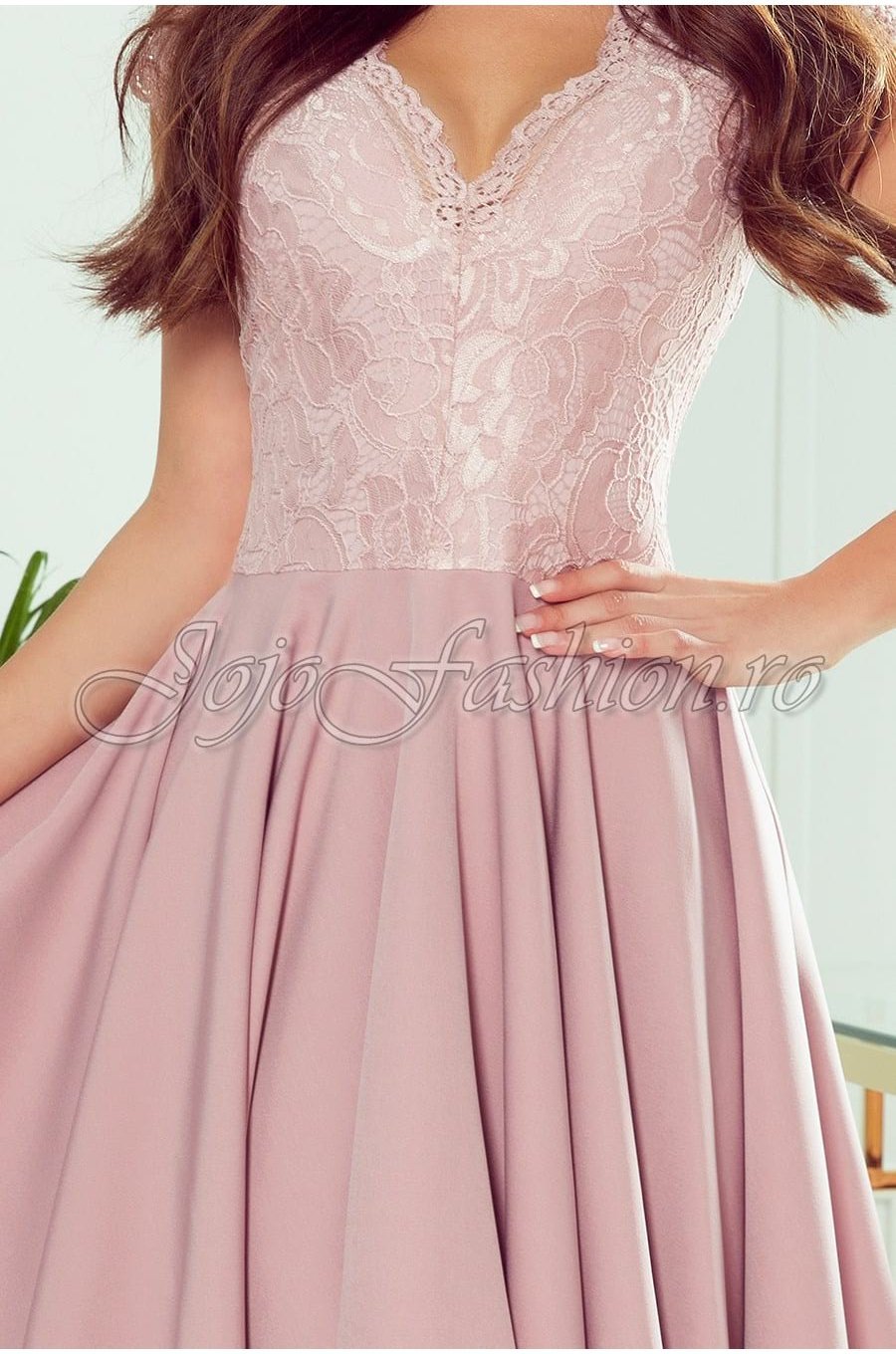 Rochie midi cu dantela roz pudrat asimetrica Ivy 4 - jojofashion.ro