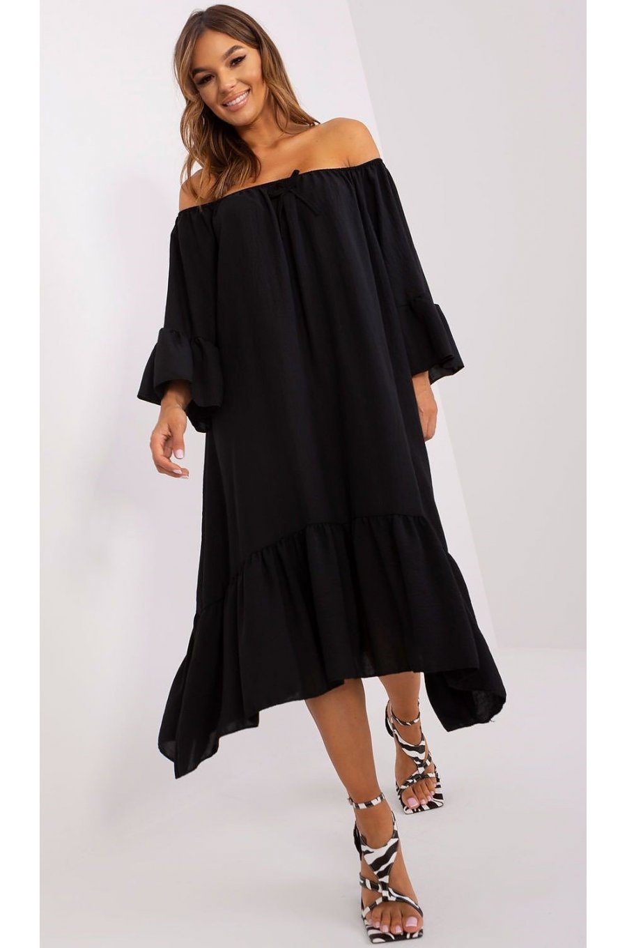 Rochie neagra vaporoasa midi cu volane oversize Makadamia 1 - jojofashion.ro