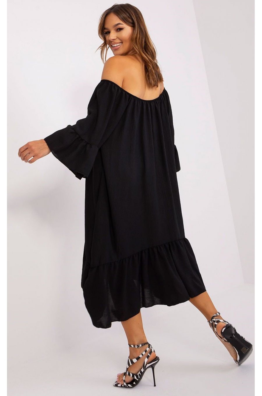 Rochie neagra vaporoasa midi cu volane oversize Makadamia 3 - jojofashion.ro