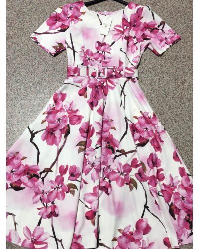 Rochie de vara alba cu flori roz in clos Adelaide Rochii albe, Rochie de vara alba cu flori roz in clos Adelaide - jojofashion.ro