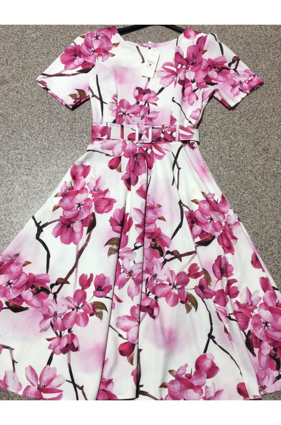 Rochie de vara alba cu flori roz in clos Adelaide 2 - jojofashion.ro