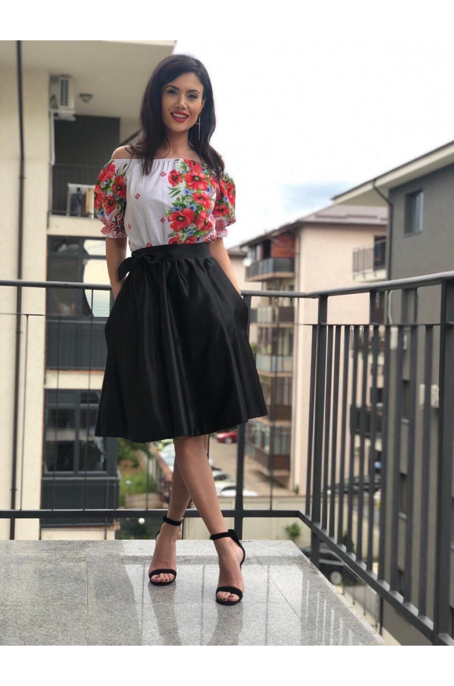 Rochie de zi midi traditionala in clos tafta cu maci Adana Rochie de zi midi traditionala in clos tafta cu maci Adana 1 - jojofashion.ro