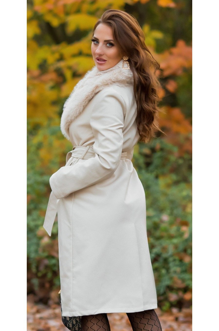 Palton dama de iarna elegant, midi, din piele eco, bej, cu guler din blana, Elegance 2 - jojofashion.ro