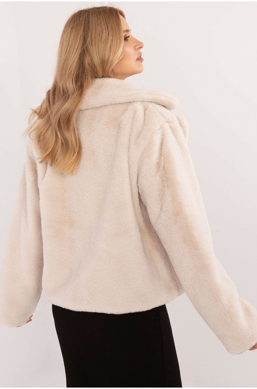Geaca dama de iarna scurta, din blana eco, crem, Yanira2 Geaca dama de iarna scurta, din blana eco, crem, Yanira2 2 - jojofashion.ro
