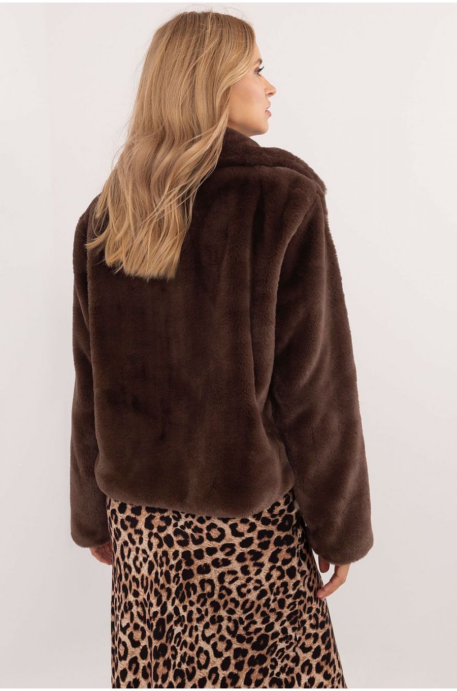 Geaca dama de iarna scurta, din blana eco maro, Yanira1 Geaca dama de iarna scurta, din blana eco maro, Yanira1 3 - jojofashion.ro
