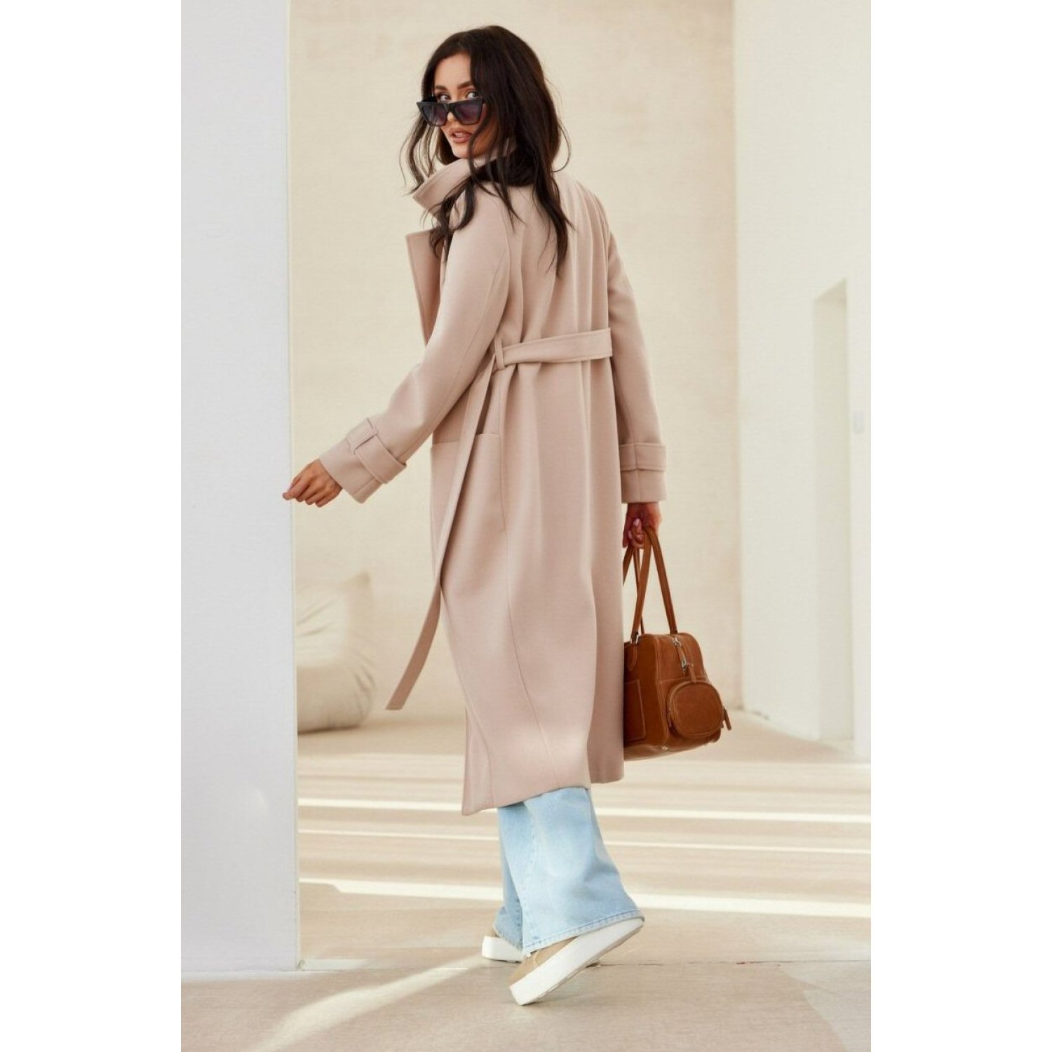 Palton dama elegant lung bej cu buzunare si cordon Katsy - JojoFashion.ro