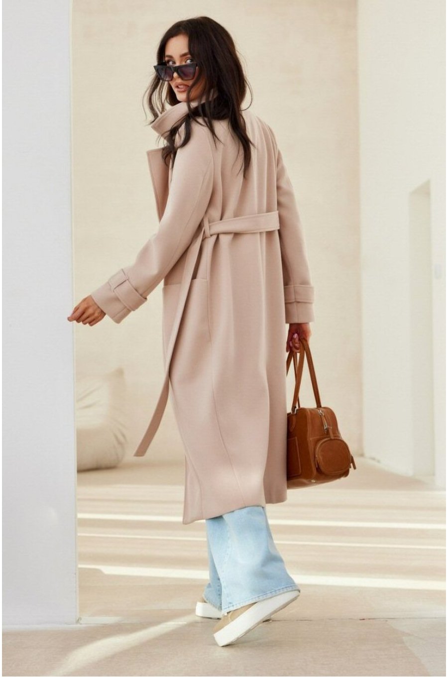 Palton dama elegant lung bej cu buzunare si cordon Katsy Palton dama elegant lung bej cu buzunare si cordon Katsy 2 - jojofashion.ro