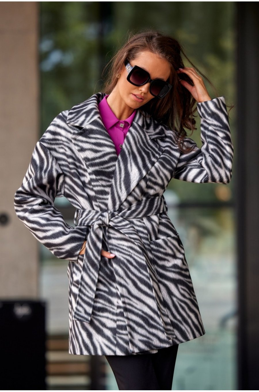 Palton dama elegant scurt, alb negru, animal print zebra, Hilary Palton dama elegant scurt, alb negru, animal print zebra, Hilary 1 - jojofashion.ro