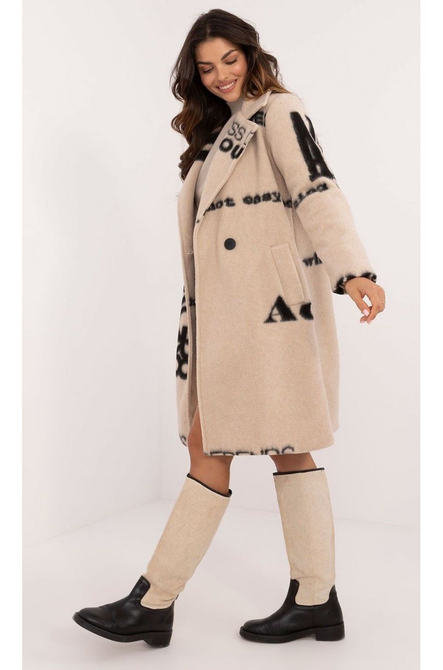 Palton dama lana, lung, bej cu scris negru, Sarina2 Palton dama lana, lung, bej cu scris negru, Sarina2 2 - jojofashion.ro