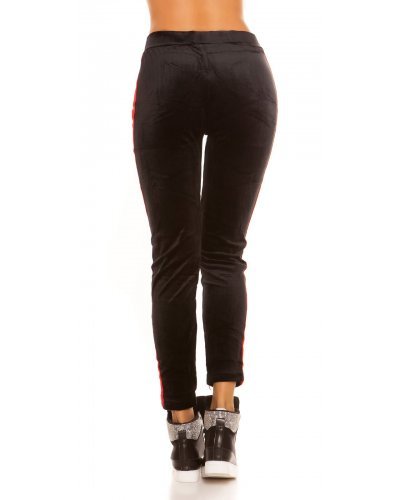 Pantaloni de trening dama, catifea, negri cu dunga rosie Bellyna Treninguri dama, Pantaloni de trening dama, catifea, negri cu dunga rosie Bellyna - jojofashion.ro