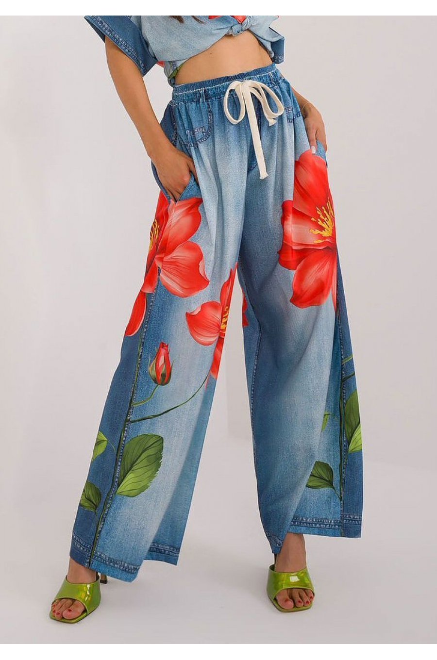 Pantaloni dama evazati, din vascoza, bleu cu flori, vaporosi, Hestia2 1 - jojofashion.ro