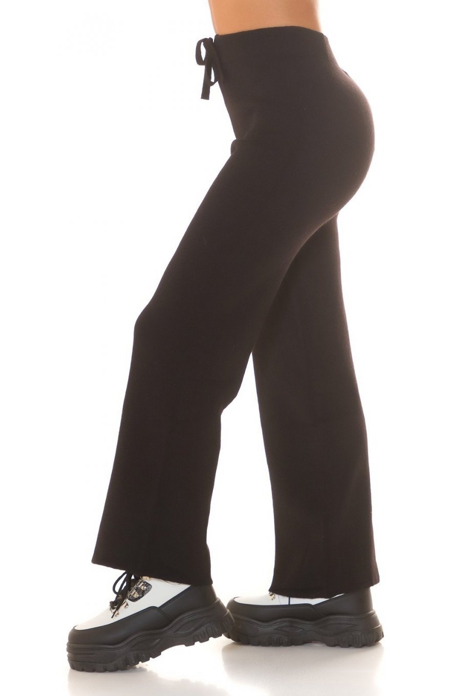 Pantaloni dama evazati, negri, din vascoza, cu talia inalta, Killya Pantaloni dama evazati, negri, din vascoza, cu talia inalta, Killya 1 - jojofashion.ro