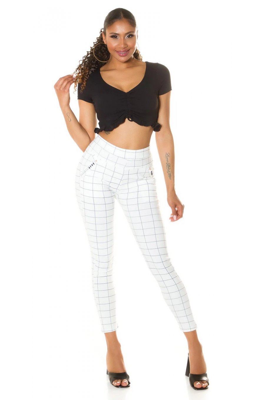 Pantaloni eleganti dama mulati albi in carouri Dizara Pantaloni eleganti dama mulati albi in carouri Dizara 5 - jojofashion.ro